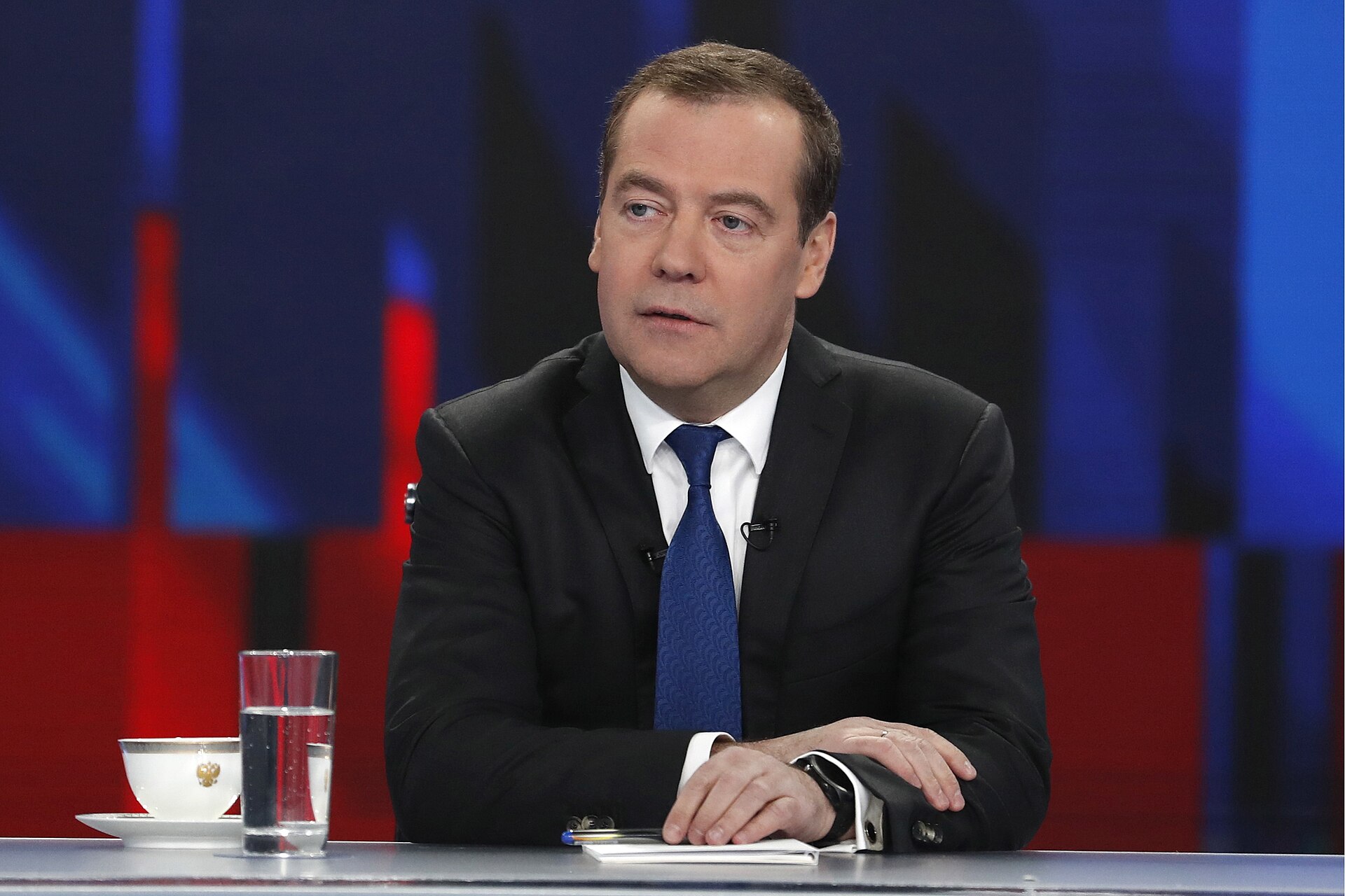 Dmitrij Miedwiediew podczas wywiadu telewizyjnego w Moskwie w 2019 roku