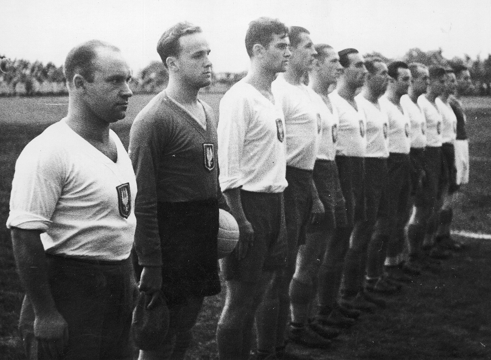 Reprezentacja Polski przed meczem z Jugosławią w Belgradzie w 1936 roku